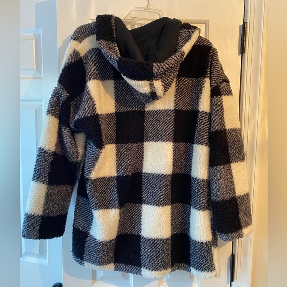 Hippie Rose Black and White Buffalo Check Hooded Sherpa Shacket Size L - Picture 4 of 5